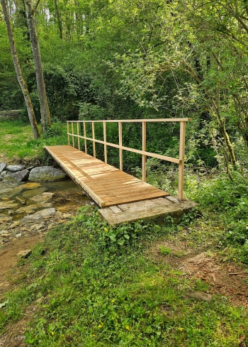 Restauration d'une passerelle à Layrisse